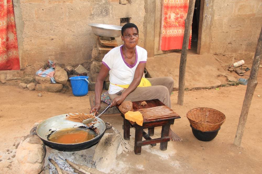 OFFRE AGROTOURISME (PREMIUM) LES SECRETS DE FABRICATION DES GALETTES D’ARACHIDE (KLUIKLUI)