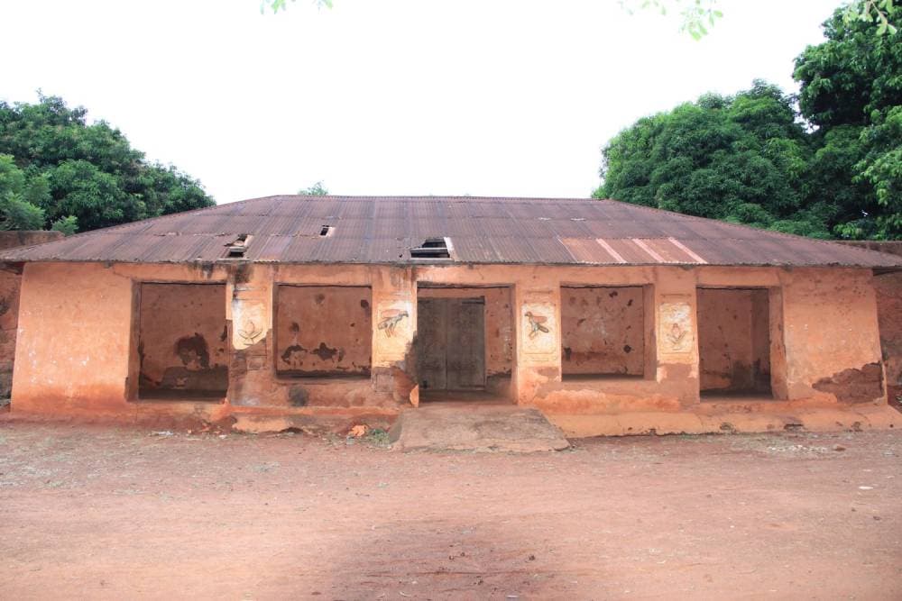 Abomey autrement : histoire, confort et traditions